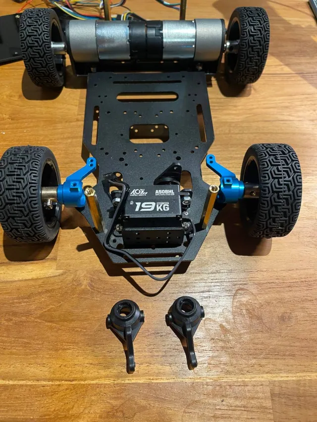 Changed the plastic steering hubs to aluminum ones and… (photo 3)