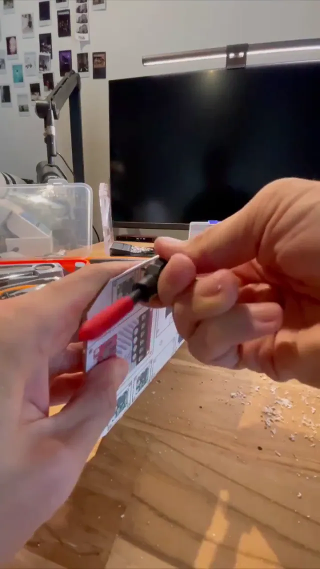 Meditative activity: cutting threads (video)