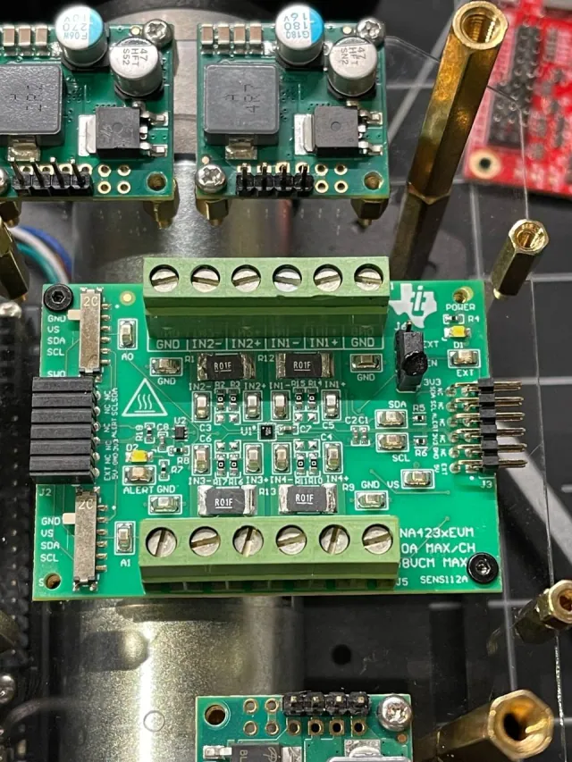 Next is the four-channel INA (photo 3)
