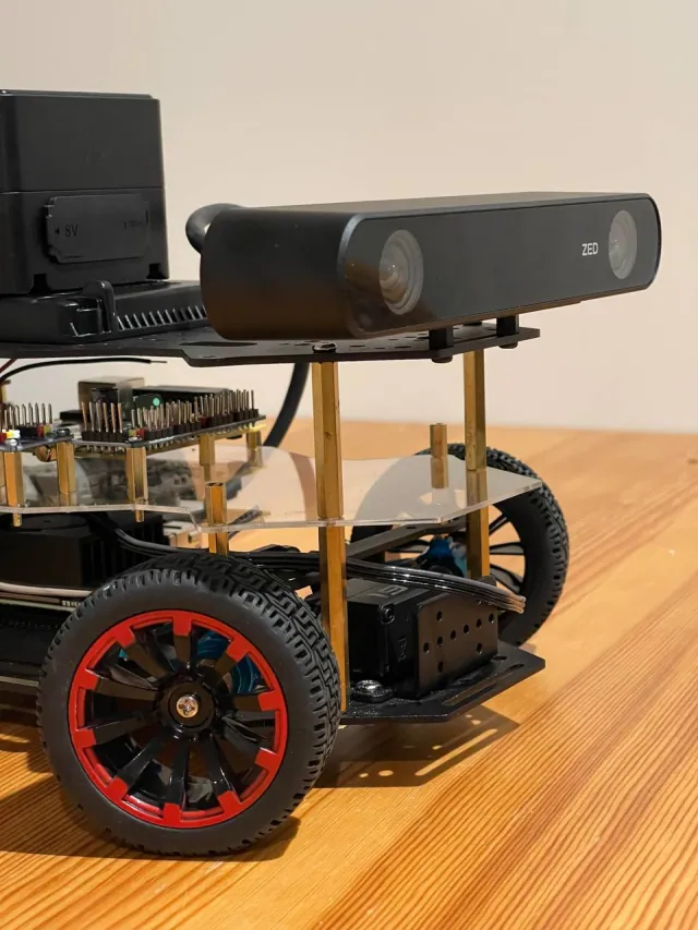 Kind of reminds me of the robot from the movie “WALL-E” (photo)