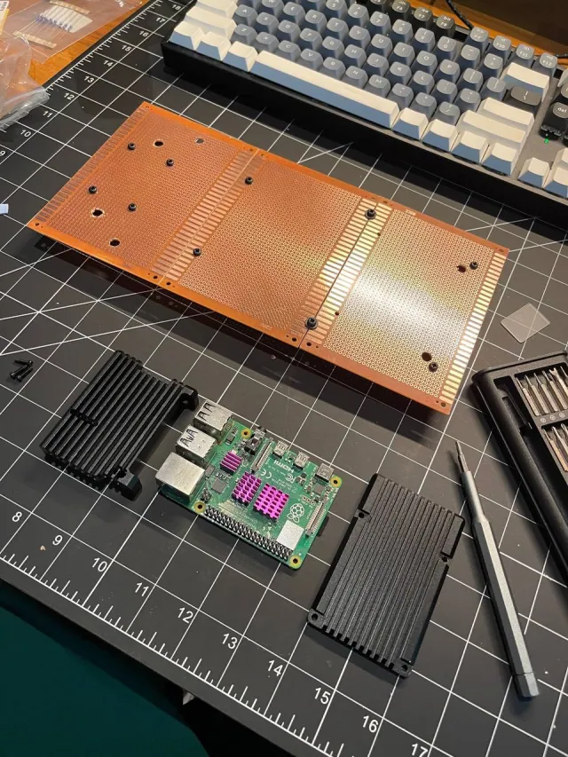 I took apart the rpi, removed the heating sink, but stuck… (photo)