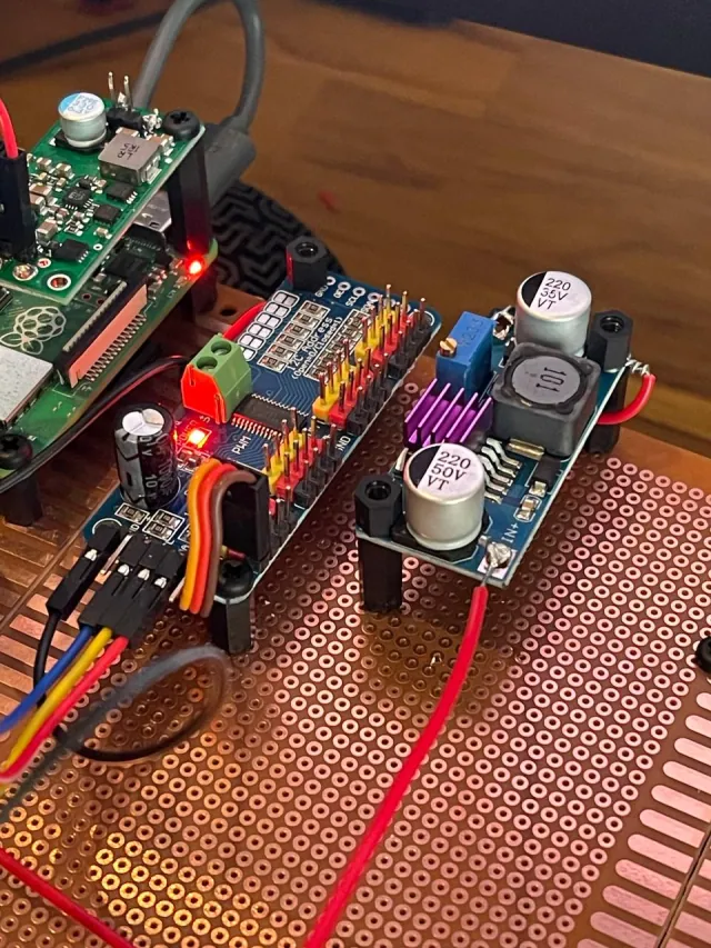For powering the LM2596 step down dc dc to 6V (photo)