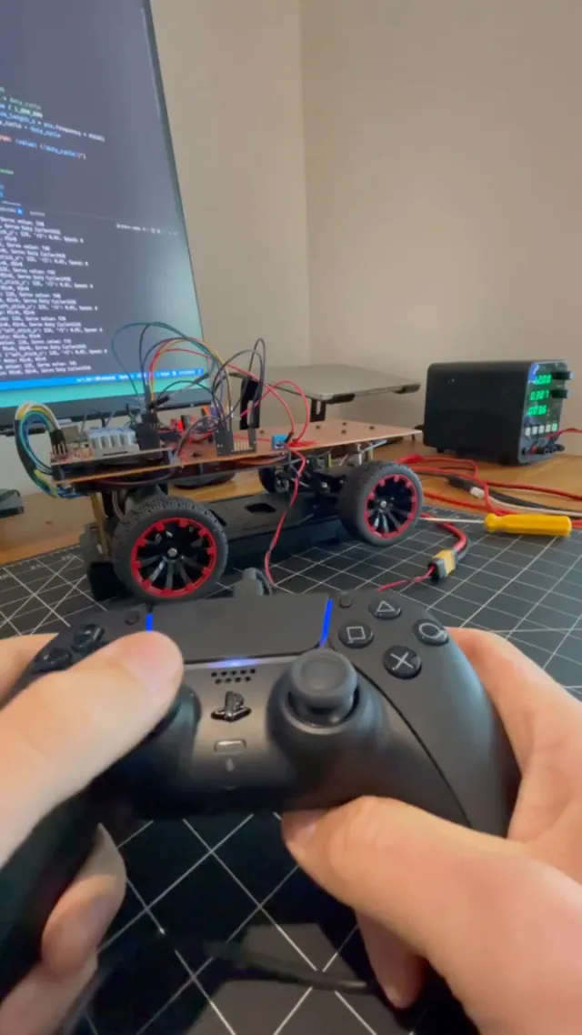 I already tested the servos before but now I connected… (video)