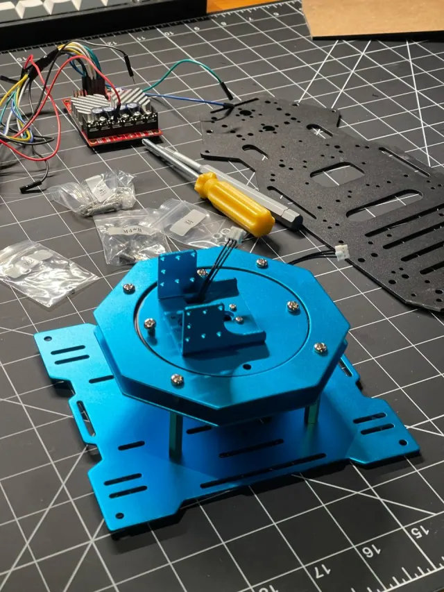 Took the robot completely apart and started assembling the… (photo 1)