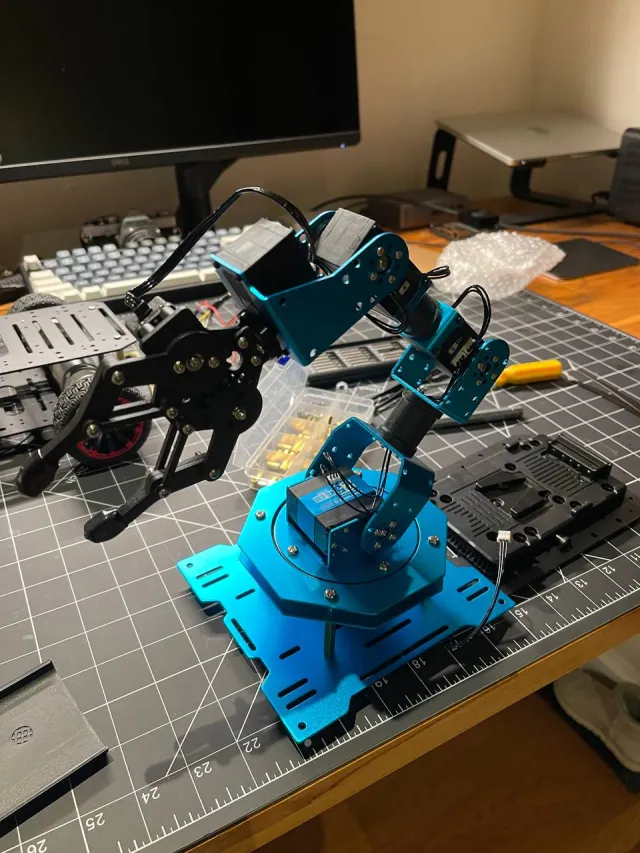Took the robot completely apart and started assembling the… (photo 6)